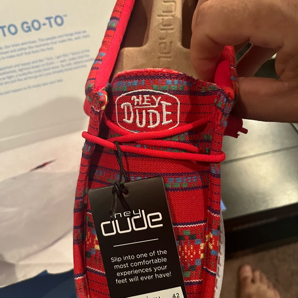 New Hey Dude Size 9 shoes new style with added comfort! Awesome New Style!